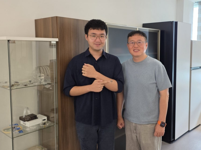 (왼쪽부터) 전재훈 박사과정, 정기훈 교수. 사진제공=KAIST