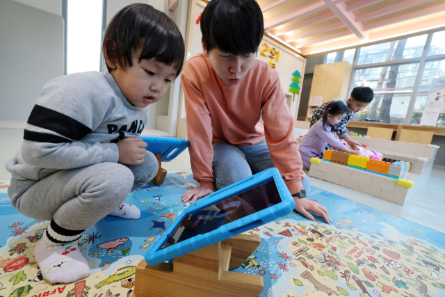 서울 성북구 서울형 키즈카페 벌집어린이공원점에서 어린이들이 시간을 보내고 있다. 뉴스1