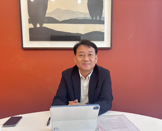 이광재 명지대 석좌교수(전 국회사무총장)가 서울경제신문과의 인터뷰에서 원화 스테이블코인 제도 구축 방향에 대해 설명하고 있다. 사진=도예리 기자
