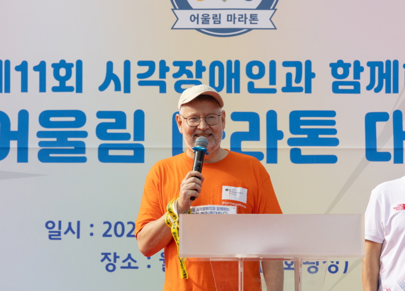 [외른 바이써트 주한독일부대사가 축사를 하고 있다.  (사진= KGCCI 제공)]