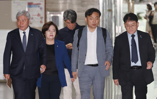 '조국 비대위원장' 올까…혁신당 "모든 상황 열어놓고 논의"