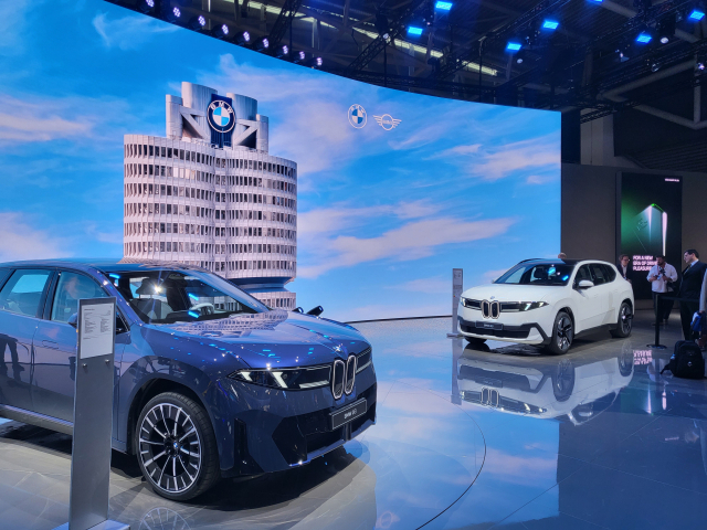 BMW가 8일(현지시간) 독일 뮌헨의 메쎄 뮌헨에서 열린 'IAA 모빌리티 2025'에서 차세대 전기차 플랫폼 노이어 클라쎄를 적용한 첫 번째 양산형 모델 ‘뉴 iX3’를 공개했다. 사진=노해철 기자