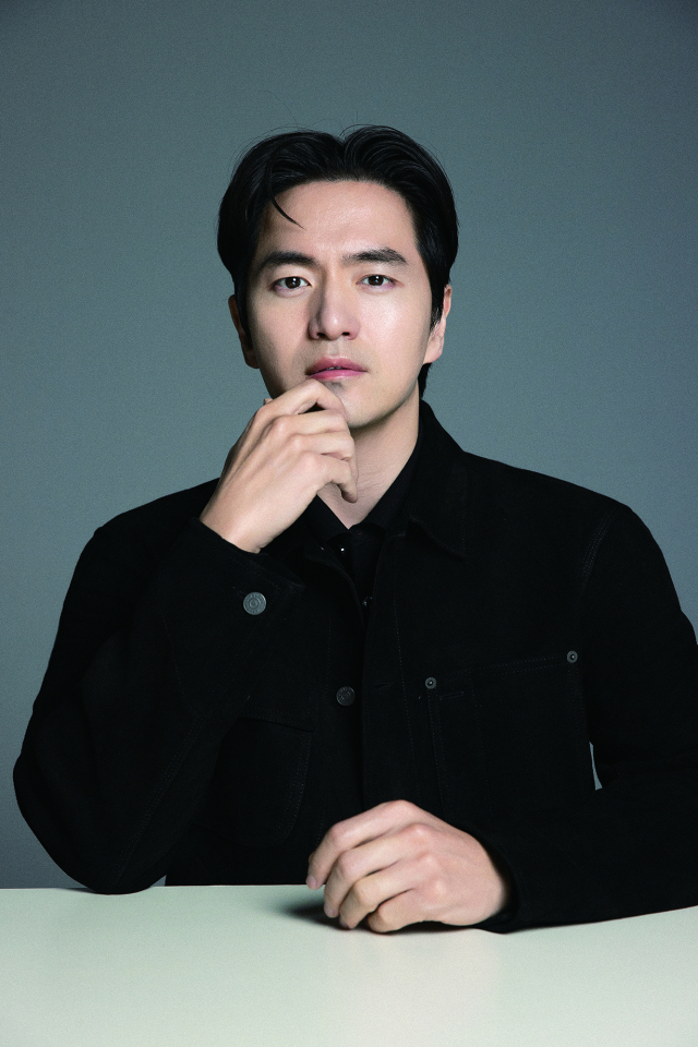 JTBC 드라마 '에스콰이어: 변호사를 꿈꾸는 변호사들'에서 윤석훈 변호사 역을 맡은 배우 이진욱. 사진 제공=BH엔터테인먼트