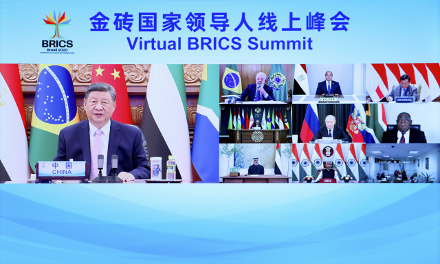 시진핑 중국 국가주석이 8일 화상으로 진행된 브릭스(BRICS) 정상회의에 참석해 ‘연대와 협력의 전진’이라는 제목의 연설을 하고 있다. 신화연합.