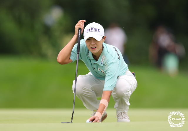 퍼팅을 준비하고 있는 박성현. 사진 제공=KLPGA