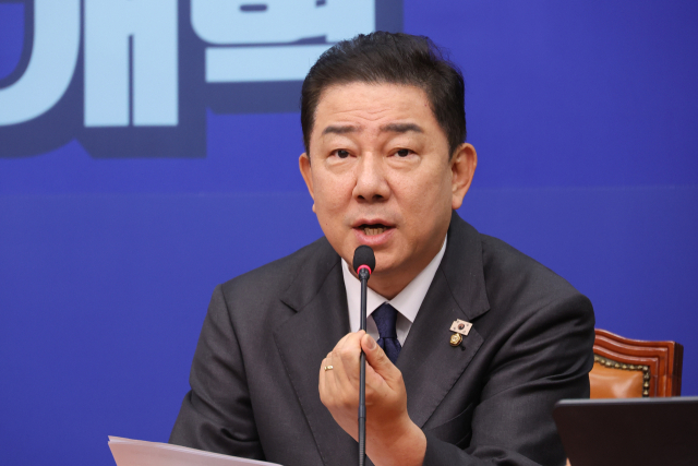 김병기 더불어민주당 원내대표가 10일 서울 여의도 국회에서 열린 최고위원회의에서 발언하고 있다. 연합뉴스