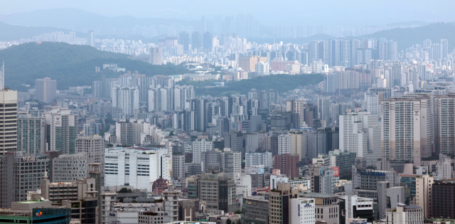 서울 남산에서 바라본 아파트 단지 모습. 연합뉴스