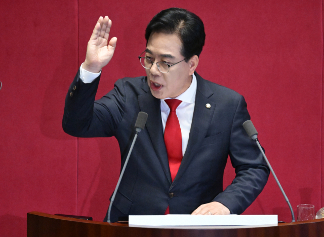 송언석 국민의힘 원내대표가 10일 서울 여의도 국회에서 열린 본회의에서 교섭단체 대표 연설을 하고 있다. 성형주 기자