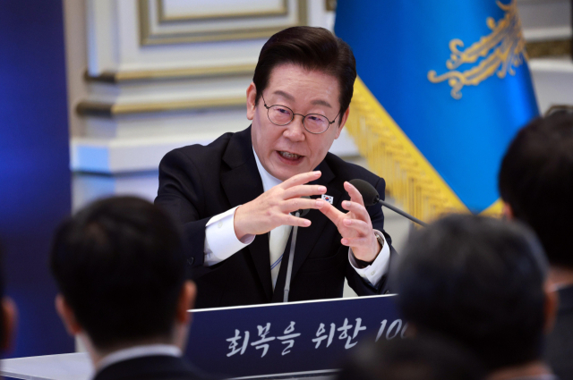이재명 대통령이 11일 청와대 영빈관에서 열린 취임 100일 기자회견 '회복을 위한 100일, 미래를 위한 성장'에서 발언하고 있다. 연합뉴스
