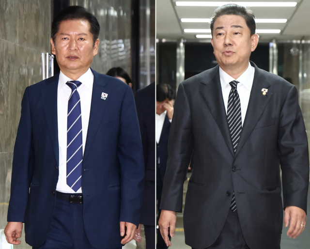 더불어민주당 정청래 대표(왼쪽)와 김병기 원내대표가 11일 서울 여의도 국회에서 각각 비공개 의원총회에 참석하고 있다. 2025.9.11/뉴스1