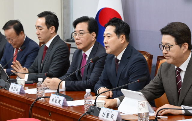 장동혁 국민의힘 대표가 11일 서울 여의도 국회에서 열린 최고위원회의에서 모두발언을 하고 있다. 성형주 기자