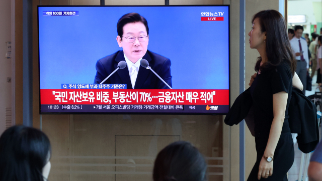 李대통령 "원전 짓는 데만 15년…재생에너지 키워야"