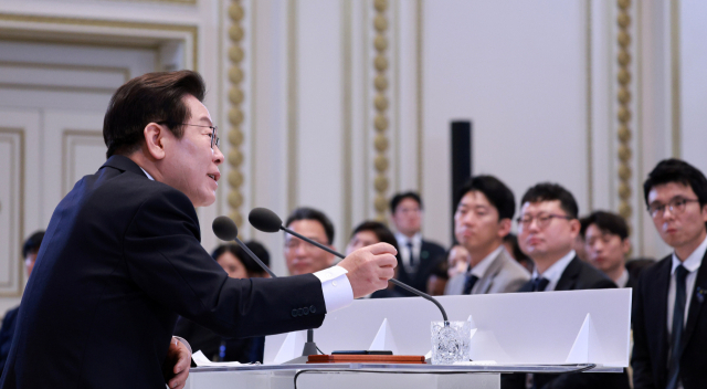 이재명 대통령이 11일 청와대 영빈관에서 열린 취임 100일 기자회견 '회복을 위한 100일, 미래를 위한 성장'에서 발언하고 있다. 2025.9.11 [대통령실통신사진기자단]