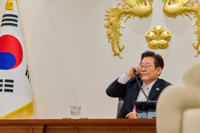 李대통령, 마크롱 프랑스 대통령과 첫 통화…"전략 산업 협력 실현하자"