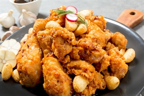 "가격인상이나 마찬가지"…교촌, 순살치킨 '700g→500g' 확 줄였다