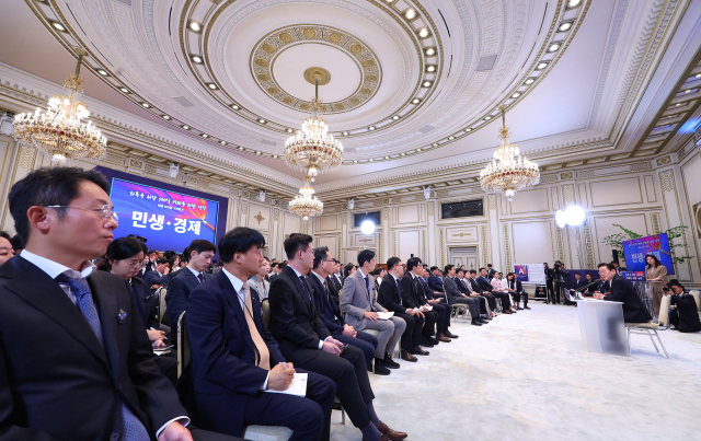 이재명 대통령이 11일 청와대 영빈관에서 열린 취임 100일 기자회견 '회복을 위한 100일, 미래를 위한 성장'에서 발언하고 있다. 연합뉴스