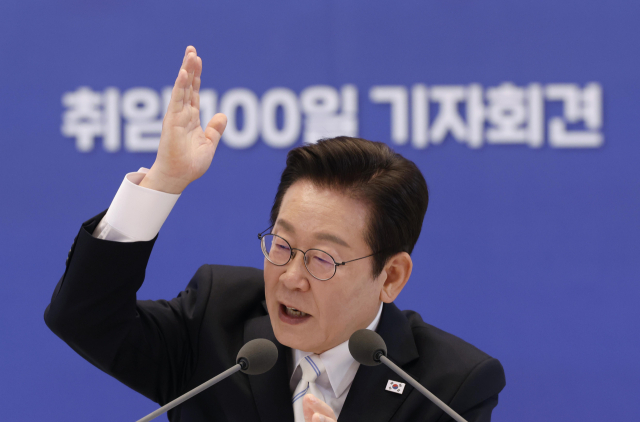 이재명 대통령이 11일 청와대 영빈관에서 열린 취임 100일 기자회견에서 발언하고 있다. 대통령실통신사진기자단
