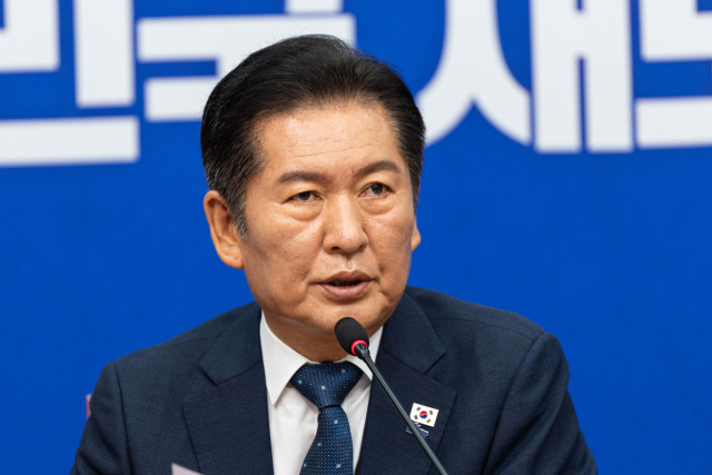 (서울=뉴스1) 이승배 기자 = 정청래 더불어민주당 대표가 12일 서울 여의도 국회에서 최고위원회의를 주재하고 있다. 뉴스1