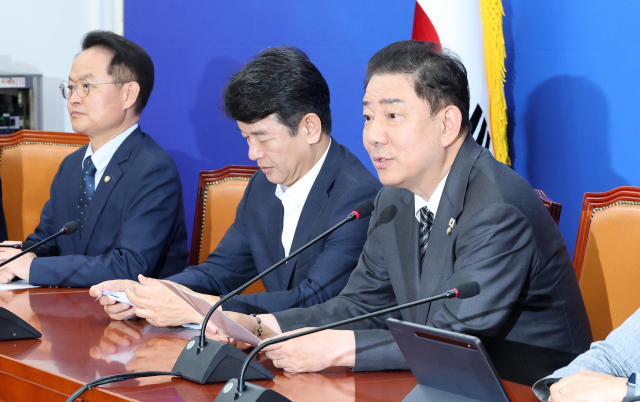 김병기 '美 구금 사태'에 "실질적 대책 정부와 협의…끝까지 책임질 것"