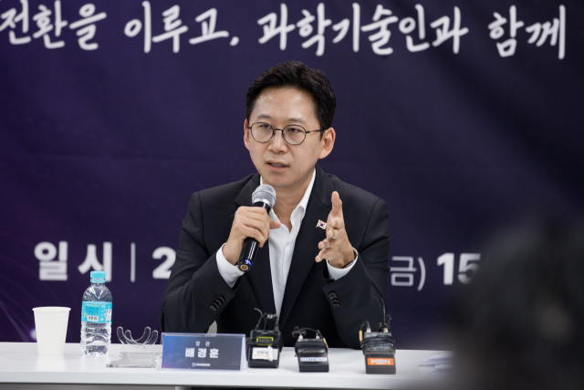 배경훈 과학기술정보통신부 장관이 12일 서울 종로구 HJ비즈니스센터에서 취임 첫 기자간담회를 갖고 과학기술과 인공지능(AI) 정책 청사진을 발표하고 있다. 사진 제공=과학기술정보통신부