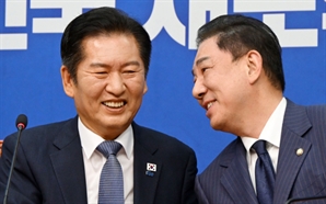'갈등은 봉합'…밝게 웃는 정청래-김병기