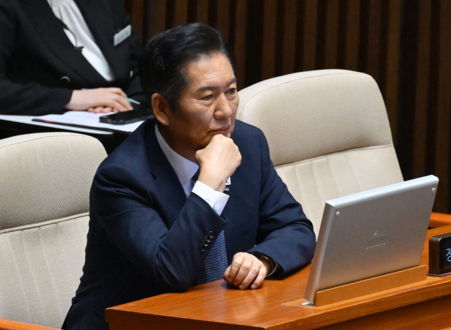'조희대 사퇴' 여론 살피는 용산…국힘 '李 판결 뒤집으려 하나'
