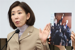 이철규 "범죄 연루됐다면 정계 은퇴"…나경원 "빠루는 민주당이"