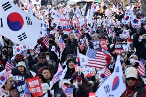 尹 구속되자 "헌재 불태우자" 글 올린 30대…법원은 "무죄" 판단 이유는?