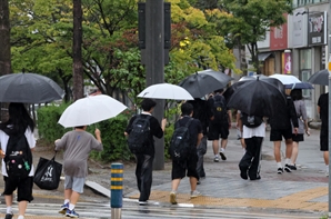 [오늘의 날씨] 전국 흐리고 곳곳 비…낮 최고 32도