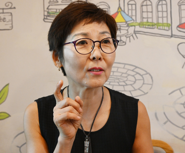 "계산원과 나누는 짧은 정담도 매장 이끄는 힘"
