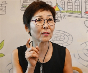 "계산원과 나누는 짧은 정담도 매장 이끄는 힘"