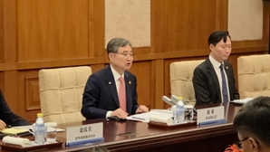 訪中 조현 장관 "시진핑 APEC 참석 확실하다 느껴"…왕이 내달 사전 방한