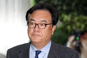 내란특검, 정진석 전 대통령실장 첫 소환 조사