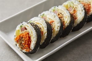 '200명 식중독' 난리 난 김밥집, 재료 문제 맞았다…과거에도 '집단 발병' 발생