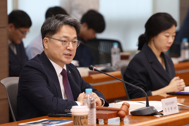 문신학 산업통상자원부 1차관이 18일 서울 강남구 한국기술센터에서 열린 제48회 사업재편계획 심의위원회에서 발언하고 있다. 사진=산업부통상자원부 1차관이 18일 서울 강남구 한국기술센터에서 열린 제48회 사업재편계획 심의위원회에서 발언하고 있다. 사진=산업부