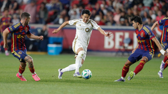수비진 사이를 헤집는 LA FC 손흥민. 후스코어드닷컴으로부터 평점 10점 만점을 받았다. AFP연합뉴스