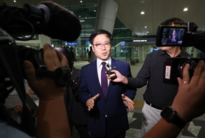 귀국한 여한구 “관세 협정, 韓日 다르다는 점 최대한 설명”