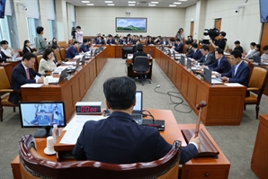 이름 되찾은 '노동절'…환노위, 명칭변경 법안 처리