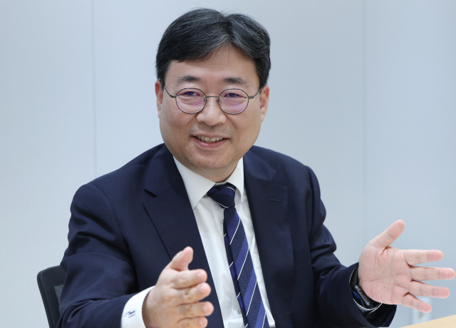 하준경 대통령실 경제성장수석이 18일 용산 대통령실에서 서울경제신문과 인터뷰를 하고 있다. 권욱 기자