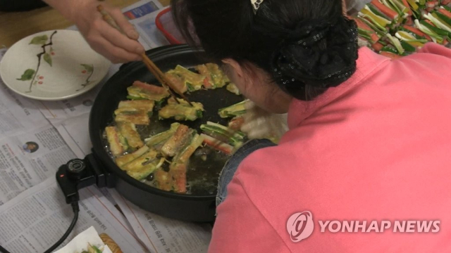 한국물가협회에 따르면 10년간 추석 물가가 31.5% 증가한 것으로 조사됐다. 연합뉴스
