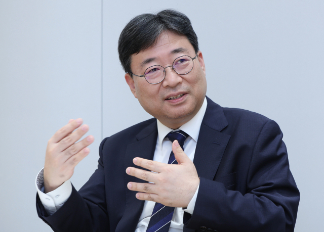 하준경 대통령실 경제성장수석이 18일 용산 대통령실에서 서울경제신문과 인터뷰를 하고 있다. 권욱 기자
