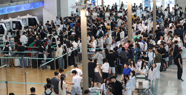 인천국제공항 제1터미널이 이용객들로 붐비고 있다. 사진은 기사 내용과 무관함. 오승현 기자