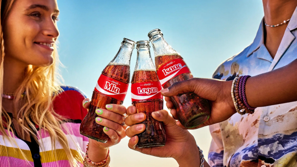 다시 돌아온 코카콜라의 'Share a Coke' 캠페인. 코카콜라 홈페이지 갈무리