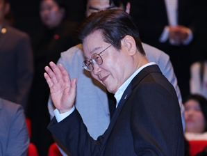 李대통령 국정 지지율 53.0%…민주·국힘 오차범위 내로 [리얼미터]