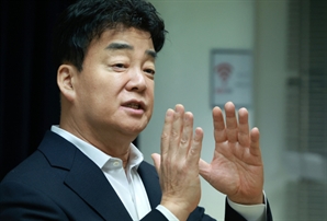 '벼랑 끝' 몰린 백종원, 진짜 승부수 띄웠다…"점주 아이디어가 메뉴로"
