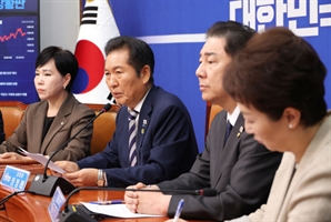 與 "조희대 '세종 법치' 발언, 尹 석방한 법원 수장이 할 말 아냐"