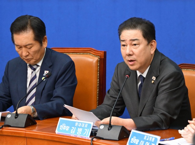 김병기 더불어민주당 원내대표가 22일 서울 여의도 국회에서 열린 최고위원회의에서 모두발언을 하고 있다. 성형주 기자 2025.09.22