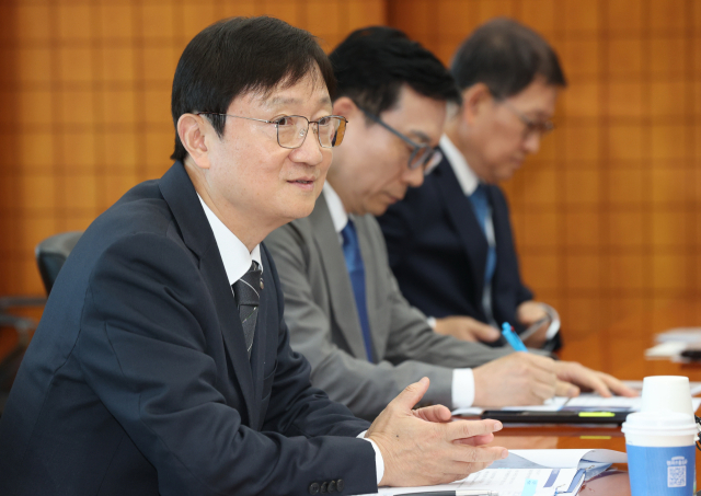 이찬진 금감원장이 23일 서울 영등포구 금투협회에서 열린 연구기관장들과 간담회에서 발언하고 있다. 연합뉴스