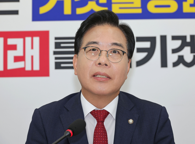 송언석 국민의힘 원내대표가 23일 서울 여의도 국회 원내대표실에서 취임 100일 기자회견을 하고 있다. 연합뉴스