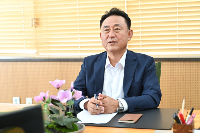 이충우 여주시장이 서울경제시문과 인터뷰를 하고 있다. 사진 제공 = 여주시